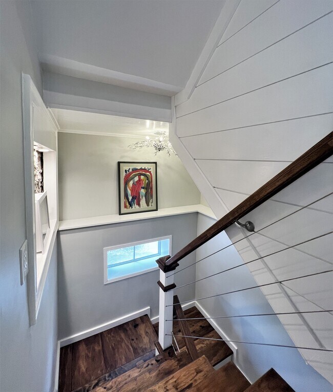 Building Photo - 4 Day St