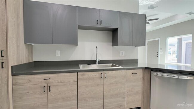 Building Photo - 21 Northwestern Ave