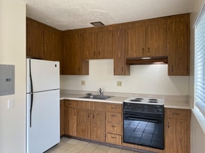 Building Photo - HUGE Charming 2BR/1BA Flat! Downtown! Laundry On-Site! Parking! -PROGRESSIVE