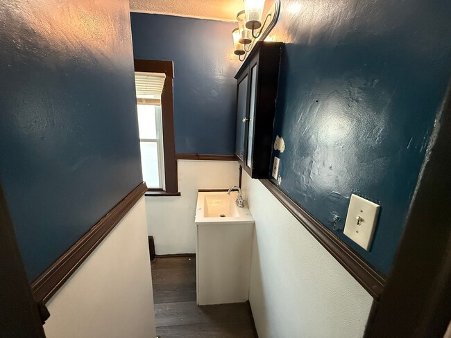 Building Photo - 3 BED 1 BATH IN THE OLD BROOKLYN NEIGHBORH...