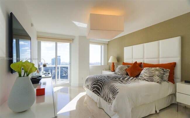 Building Photo - 4775 Collins Ave