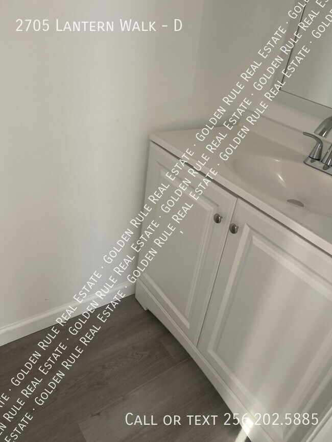 Building Photo - 2705 Lantern Walk SE