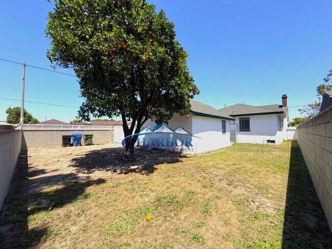 Building Photo - 1667 N Lagoon Ave
