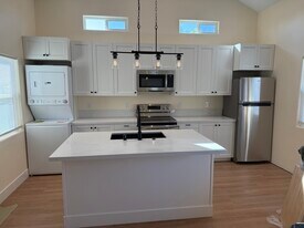 Building Photo - 3406 Nile St