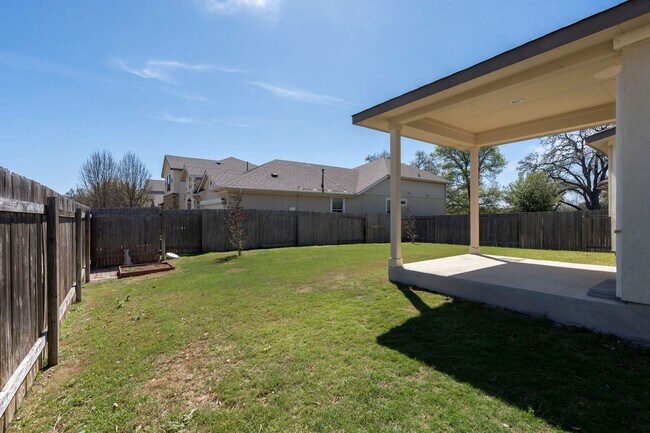 Building Photo - Dripping Springs Charmer