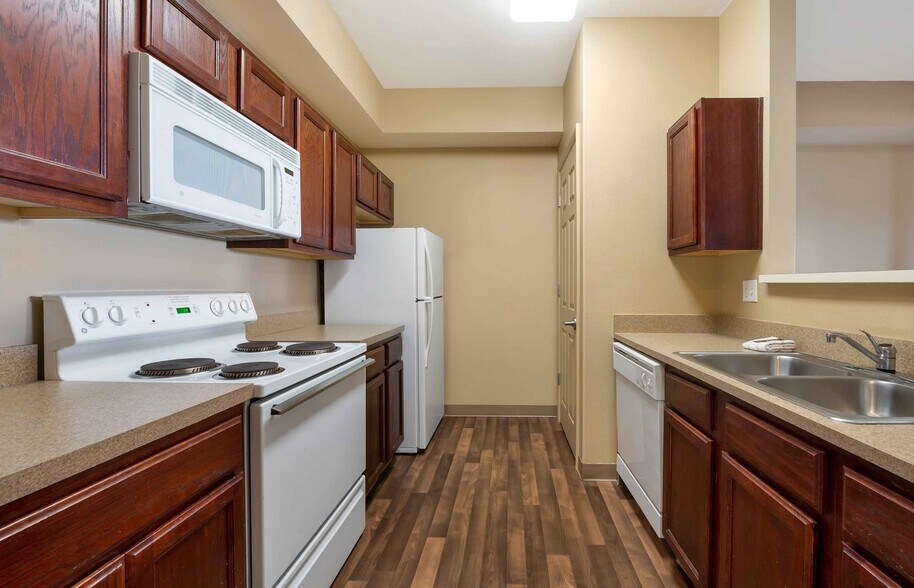 Building Photo - Furnished Studio-Houston - Med. Ctr. - Braeswood Blvd.