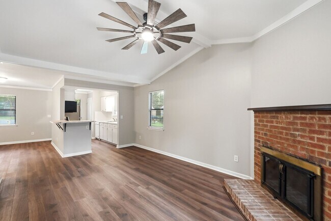 Building Photo - Renovated Ranch on a Quiet Cul-de-Sac with Vaulted Ceilings & Private Backyard