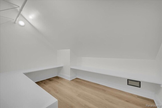 Building Photo - 2623 Fairview St