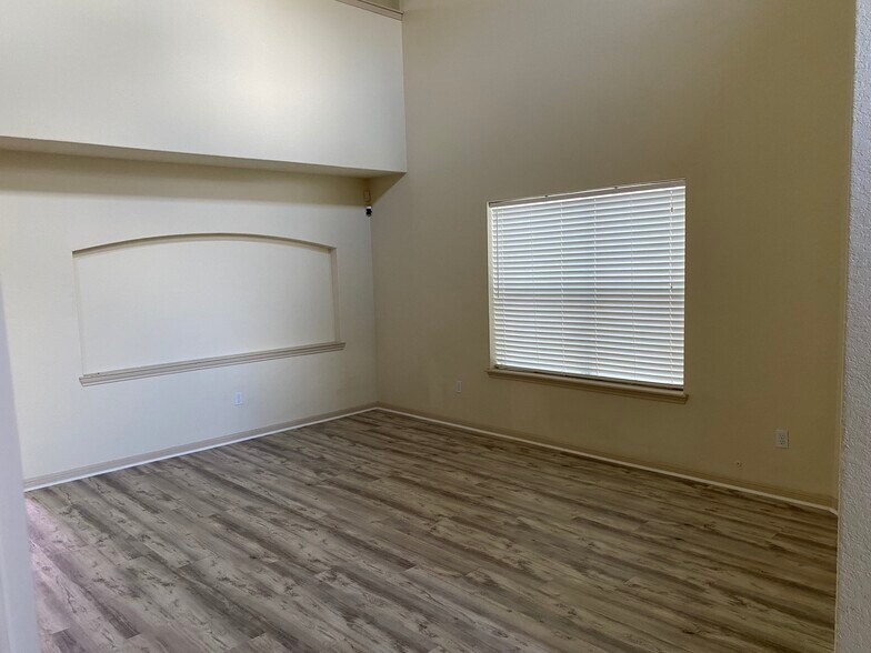 Main living - 7931 Sterling Mnr