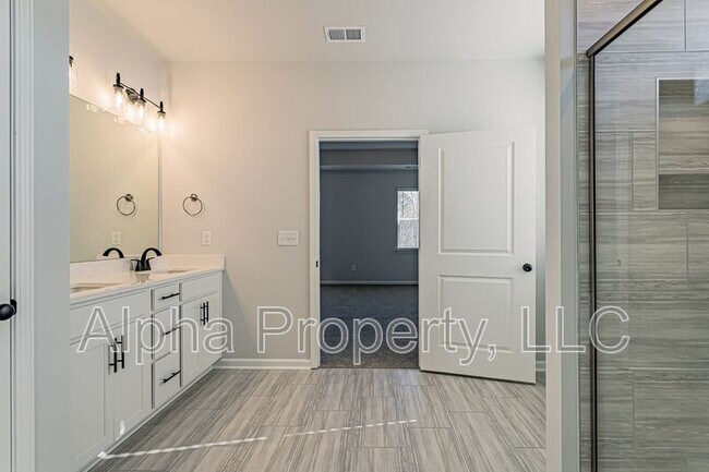 Building Photo - 131 Battery Creek Dr