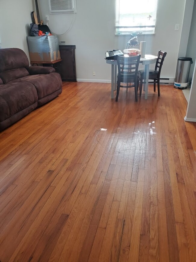 Building Photo - 1-Bedroom Apartment in Cincinnati – Updated & Comfortable