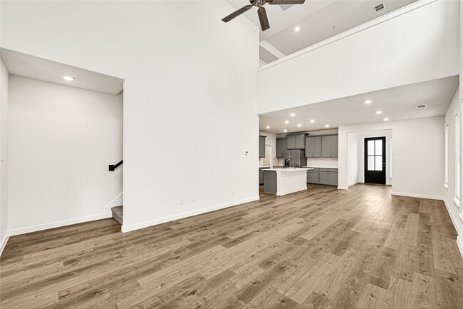 Building Photo - 31823 Autumn Spur Ln