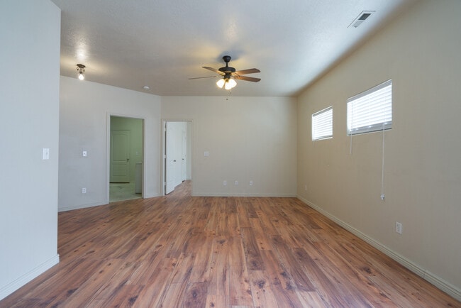 Building Photo - Five bedroom, three bath, 2,300 sq ft town...