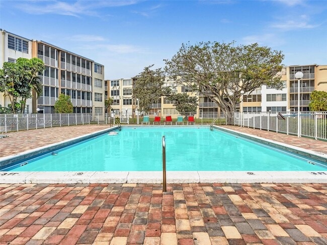 Building Photo - 1770 NE 191st St