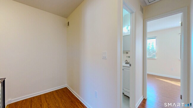 Building Photo - 825 Hope St