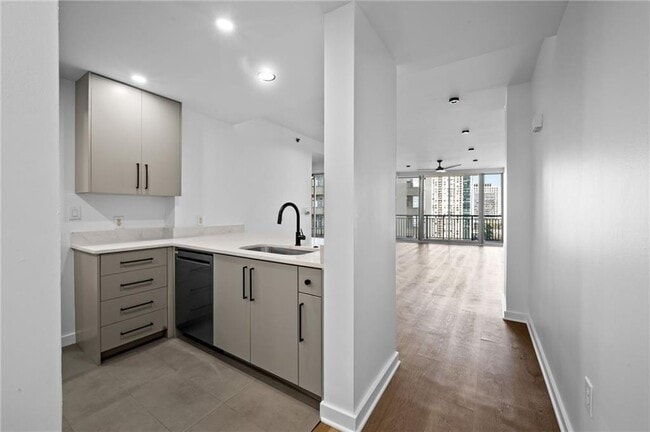 Building Photo - 3338 Peachtree Rd NE