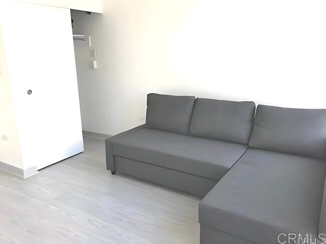 Building Photo - 425 W Beech St