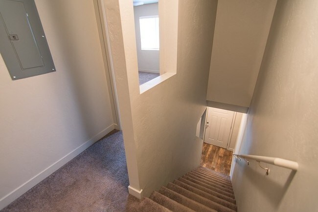 Building Photo - Amazing Townhome in Edgewater Community