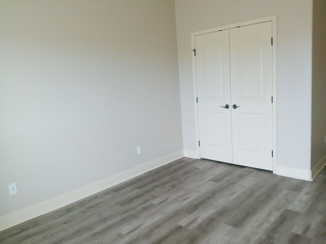 Building Photo - 4 Bedroom 3 Bath on the Island