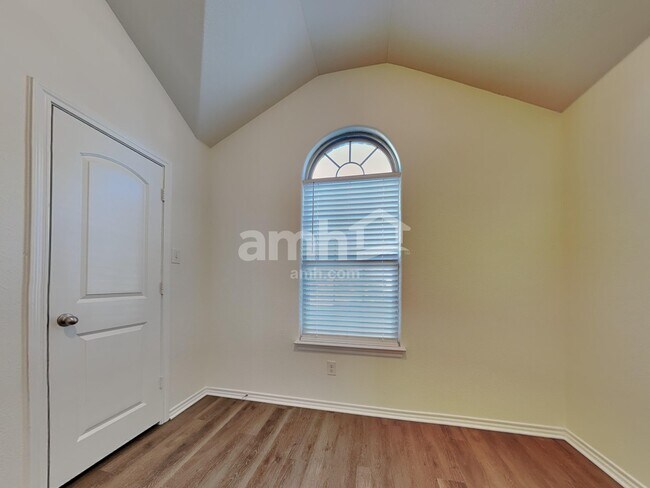 Building Photo - 924 Mesa Vista Dr