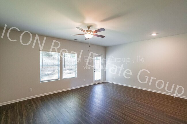 Building Photo - 124 Vlg Grn Dr NW