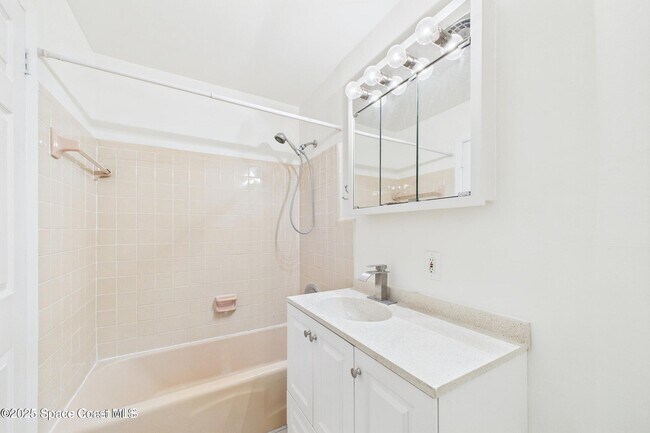 Building Photo - 4339 Plompton Dr