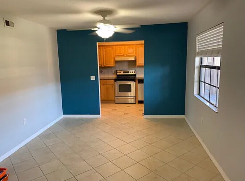 Building Photo - 6100 Gulfport Blvd S