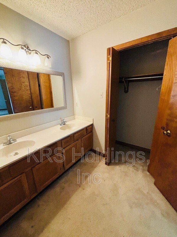Building Photo - 8416 Summit Acres Dr