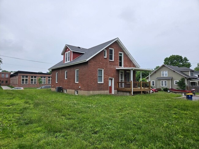 Building Photo - Charming 4BR/2.5BA Home in Historic Washington, MO - Walk to the Riverfront!