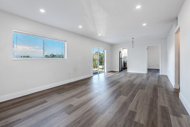 Building Photo - 1410 S Federal Hwy