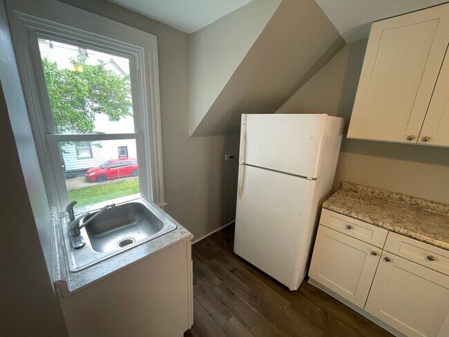 Building Photo - 2096 W 93