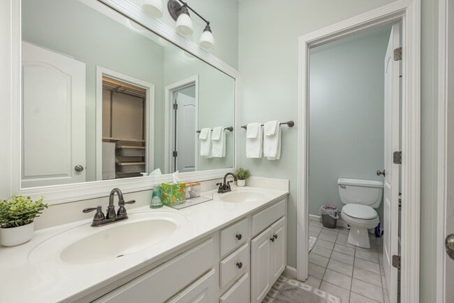 Building Photo - Stylish 3-bedroom townhome in Vermillion in Hustersville
