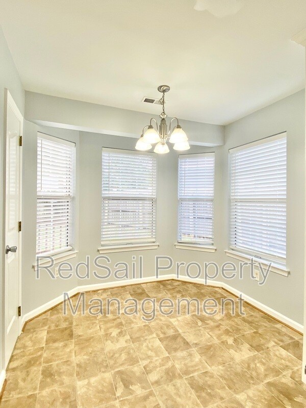 Building Photo - 926 Woodcreek Dr