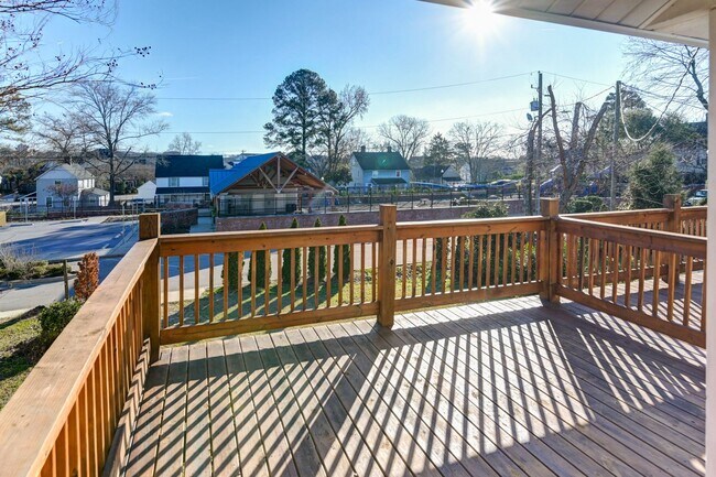 Building Photo - 203 Oliver St