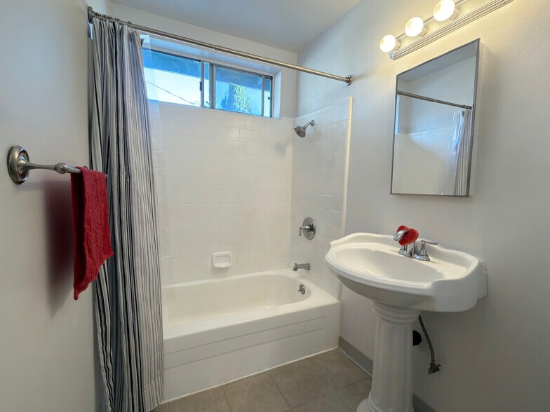 Building Photo - 1892 Cedar Ave