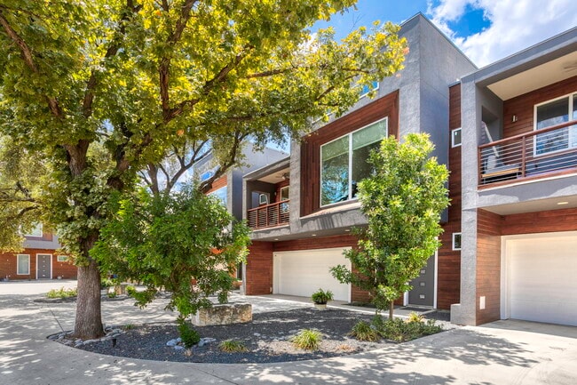 Building Photo - 326 Clay