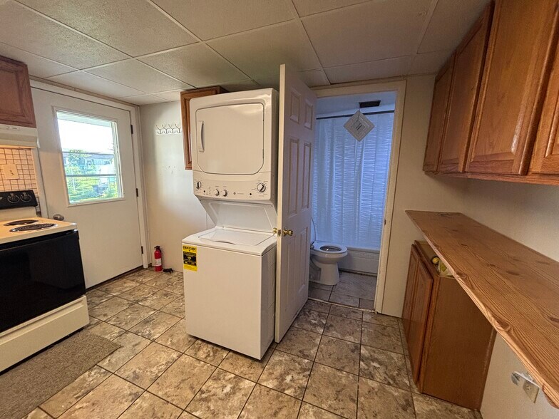 Washer/ dryer - 418 Furnace St