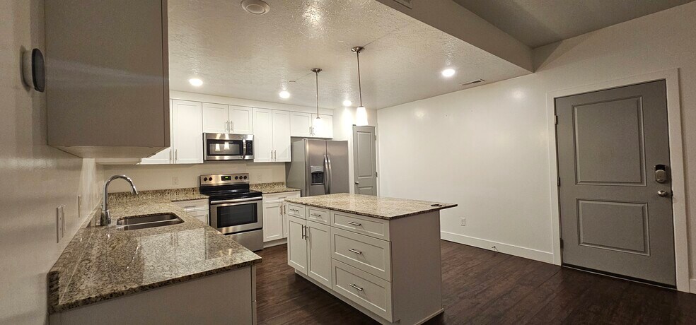 Building Photo - 875 S Depot St