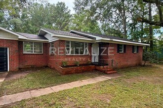 Building Photo - Beautiful 3 bedroom 1 bathroom on Dauphin ...