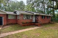 Building Photo - Beautiful 3 bedroom 1 bathroom on Dauphin ...