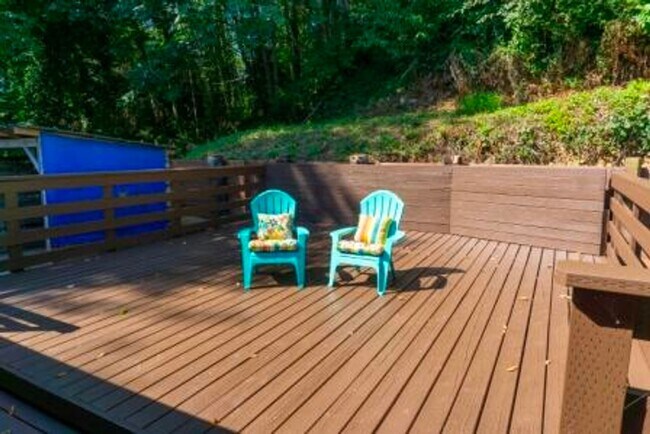 Building Photo - 3 bedroom, 2 bath with double car attached garage, newly remodeled.