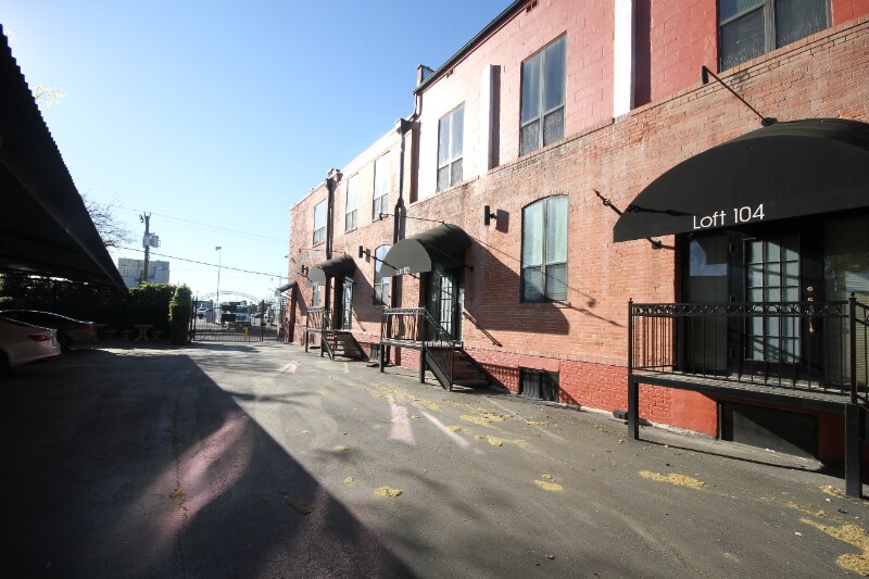 Building Photo - 710 S Medina St