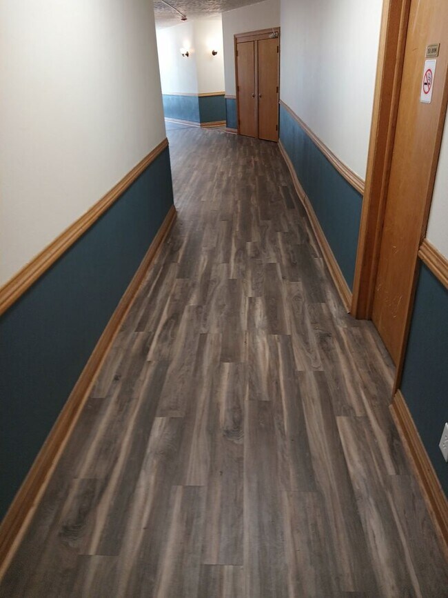 Building Photo - 2 Bedroom / 1.5 Bath Condo  Johnson City, TN