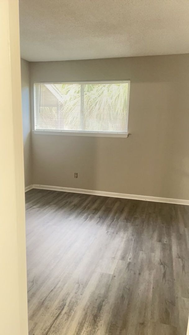 Building Photo - 2 Bedroom, 2 bathroom condo For Rent in To...