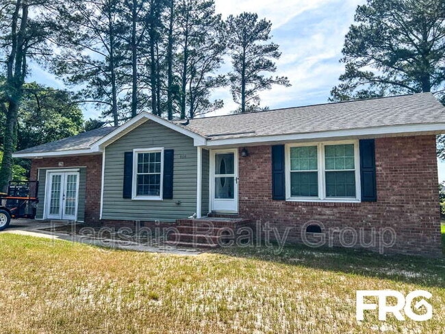 Building Photo - 466 Circle Dr