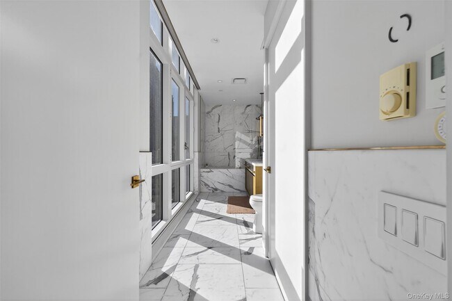 Building Photo - 305 E 51st St