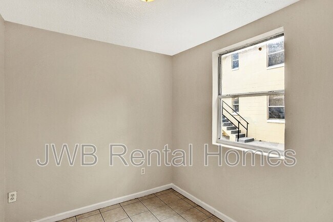 Building Photo - 1530 W 21st St