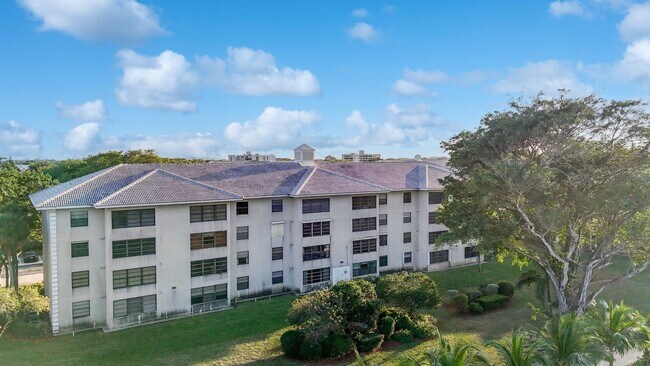 Building Photo - 6121 Balboa Cir