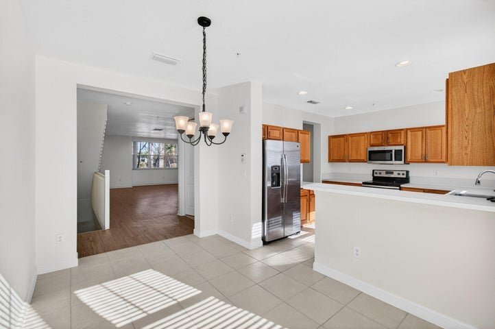 Building Photo - 770 Millbrae Ct