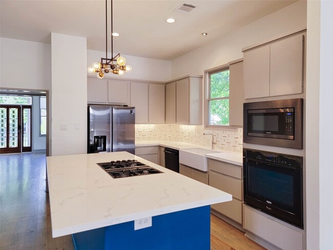 Building Photo - 917 Herkimer St